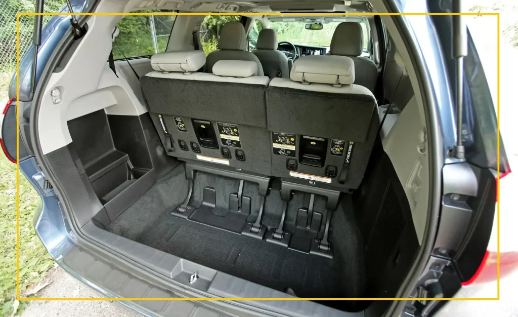 Toyota Sienna back